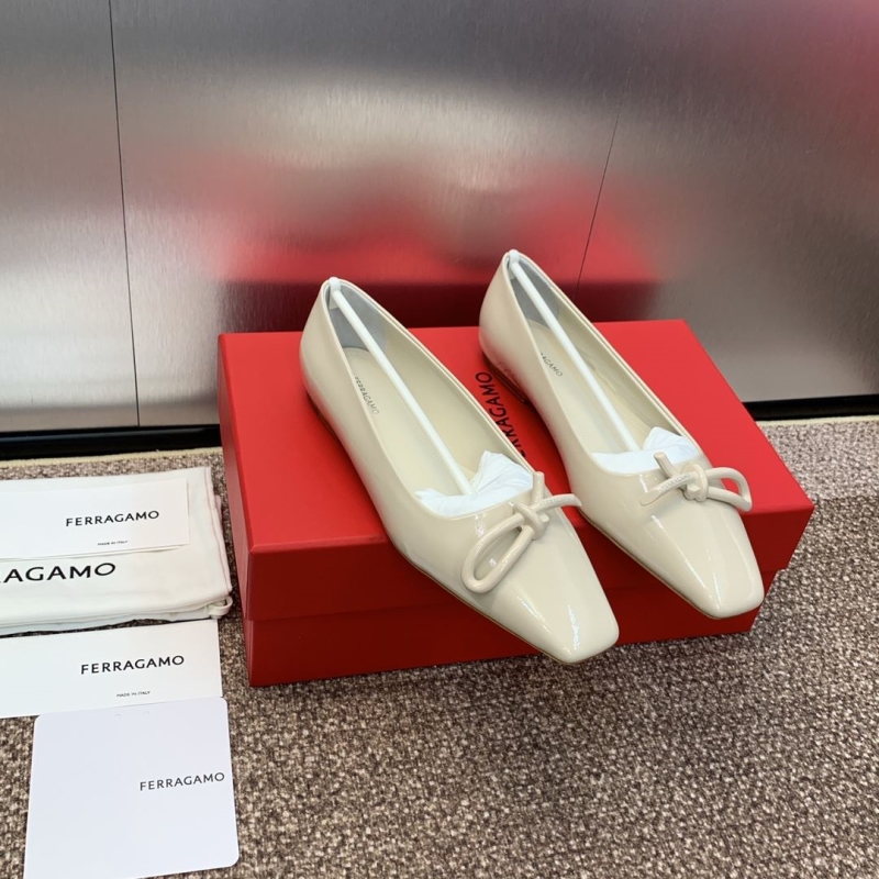 Ferragamo flat shoes